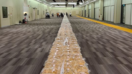 70m-long bread chain